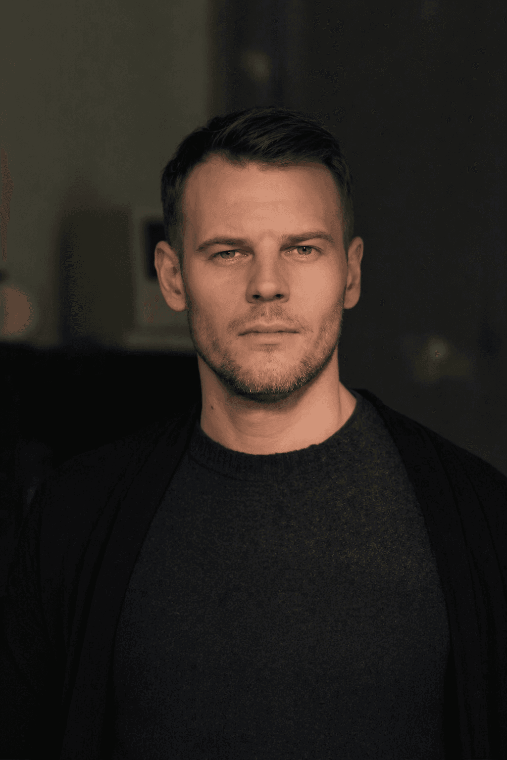Portrait of Johannes Eret against a dark background.